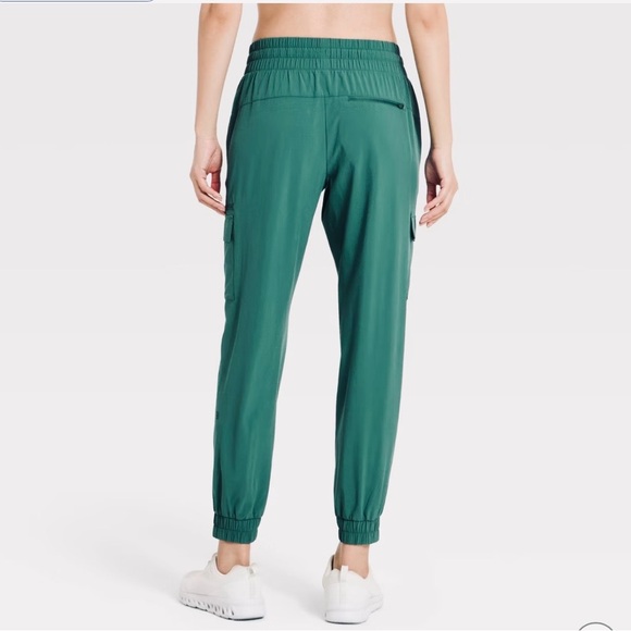All in Motion Active Light Mid-Rise Cargo Forest Green Jogger Pants NWT - Picture 2 of 10